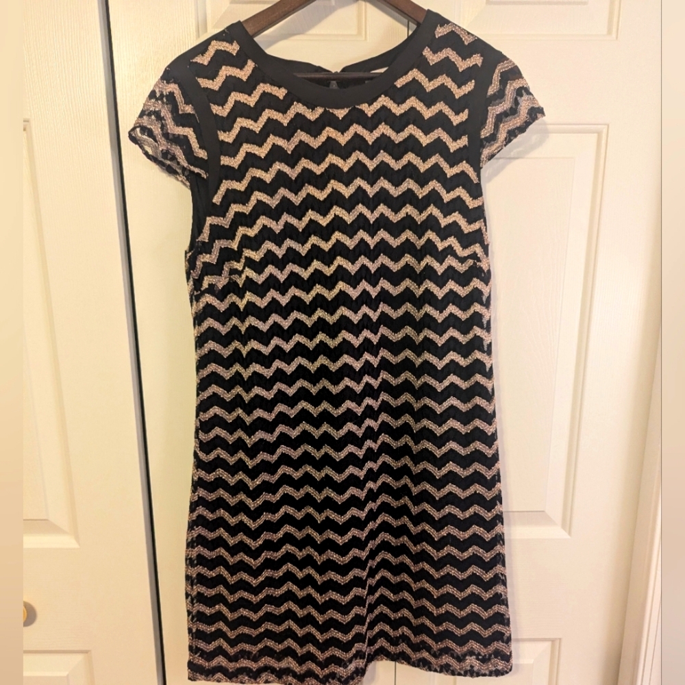 Black gold Chevron pattern dress, size large
